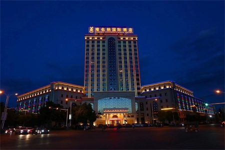 建筑光幕守护者：户外照明工程的精密法则